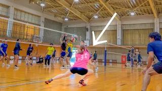 (Volleyball game) She is a very good libero.