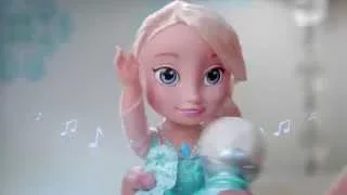 "Libéré, délivré !" - Poupée chante avec Elsa