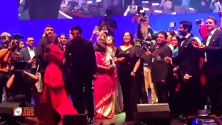 Shah Rukh Khan dances at IFFM 2019 Awards Night