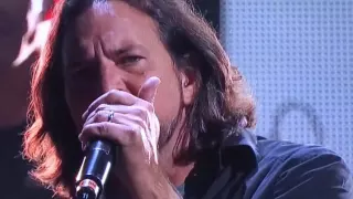 Roger Waters & Eddie Vedder - Comfortably Numb