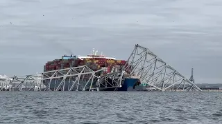 Navio emitiu pedido de socorro antes de colidir em ponte, o que salvou vidas em Baltimore | AFP