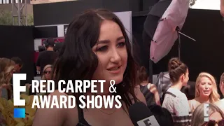 Does Noah Cyrus Feel the Pressure of Being Miley's Sister? | E! Red Carpet & Award Shows