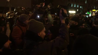 Столкновение на Майдане правоохранителей с участниками вече