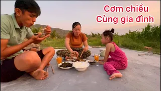 Buổi chiều anh Sang xuống ao Bắt cá Rô về Nấu bữa cơm chiều Ăn cùng Gia Đình Nhỏ #ngocmaivlog