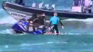 Jaw-dropping: Surfer fights off shark attack live on TV in S. African competition 2