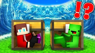 EPIC TSUNAMI vs. Mikey & JJ Doomsday CHEST Bunker - Minecraft (Maizen)