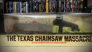 The Texas chainsaw massacre Unboxing from trick treat studios Deluxe chainsaw PROP ..￼