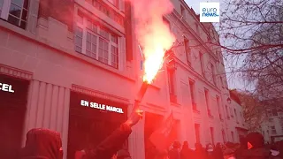 Fuertes manifestaciones en Francia tras el aval a la reforma de las pensiones