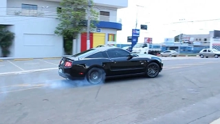 Mustang GT 2010 acelerando (HD 60fps)