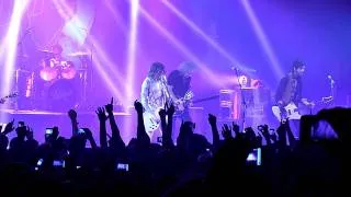 The Darkness & Brian May - I Believe in a Thing Called Love - Hammersmith Apollo - 25/11/11