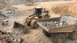 Caterpillar 992G Wheel Loader And Liebherr 984 Loading Caterpillar Dumpers - Sotiriadis/Labrianidis