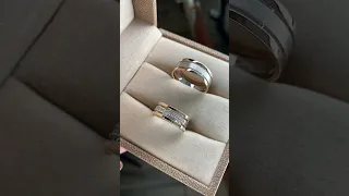 Обручальные кольца из комбинированного золота с бриллиантами #кольцоскамнями #кольцозолотоеженское