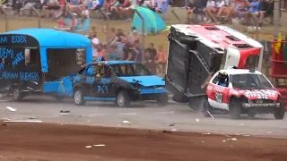 Гонка с ДОМАМИ НА КОЛЁСАХ на ВЫЖИВАНИЕ. Derby Caravan Destruction