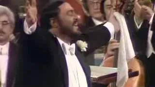 Luciano Pavarotti in London 1982