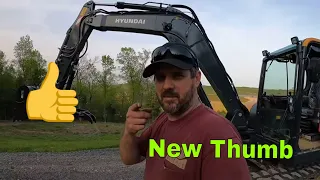 Installing a new Werk-Brau thumb on the Hyundai HX85A  Excavator