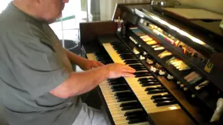 Mike Reed plays "Daydream" on the Hammond Organ