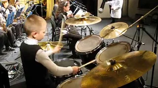 Парад оркестров 2012 - Барабанщик Даниил Варфоломеев - 8 лет и оркестр "Little Band "