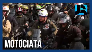 Bolsonaro participa de motociata em SP