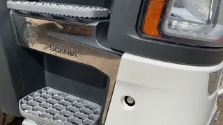 Тюнинг Scania 6 ser R440. Накладки на капот (нержавеющая сталь)