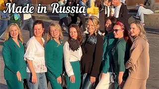 RUSSIA NOW 🇷🇺 ЧТО ПОЗВОЛЯЮТ СЕБЕ ЭТИ РУССКИЕ? САНКЦИИ,А ОНИ ГУЛЯЮТ И УЛЫБАЮТСЯ В АЛЕКСАННДР-М САДУ