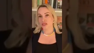 Перед акцией в прямом эфире Овсянникова записала видео с призывом на митинги против войны.