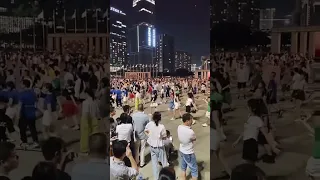 Shenzhen Longhua, Chinese people love square dancing,