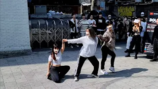 RED CREW. HONGDAE STREET BEAUTIFUL ATTRACTIVE BUSKING.