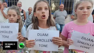 Top Channel/Protestë për shkollën në Divjakë,nxënësit nuk duan të shkojnë në fshatin fqinj për mësim