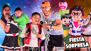 FIESTA DE FAMILY JUEGA EN EL TEATRO | ABRIENDO REGALOS | Family Juega V