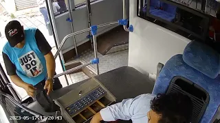 Osado delincuente asalta conductor de bus en Durán