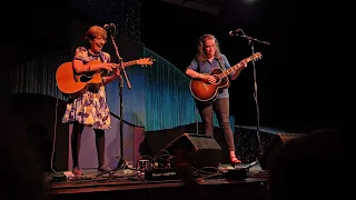 Suzzy Roche & Lucy Wainwright Roche @ Firehouse Center in Newburyport MA - Swan (duck) Song