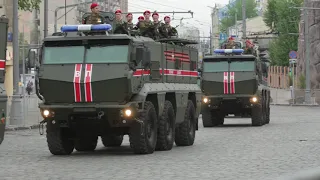 Движение военной техники в Москве.