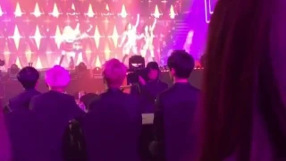 (Fancam) GOT7 reaction to BLACKPINK playing with fire @ Gaon Chart Award 2017.