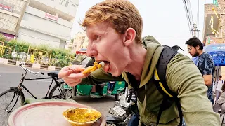 Trying $0.40 Aloo Kachori while exploring Kamla Nagar 🇮🇳