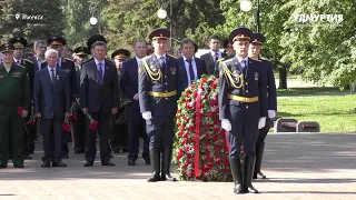 Жители Ижевска возложили цветы к Вечному огню в День памяти и скорби 22 июня