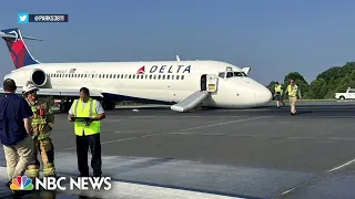 Delta flight without functioning nose landing gear lands safely on runway