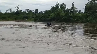 WET CROSSING PANDI RIVER, WEST NEW BRITAIN PROVINCE, PNG