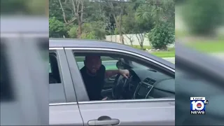 Man caught on video yelling anti-Semitic slurs at Jews outside synagogues in Broward