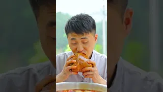 mukbang | How to cook delicious pork knuckle? | funny mukbang | fatsongsong and thinermao