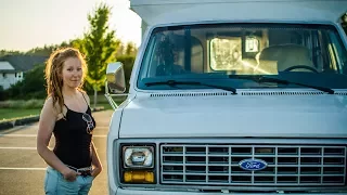 Woman Builds Simple Tiny House out of a Bus for Stealth Camping. 🚐🏚