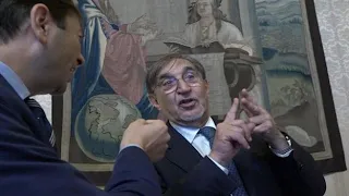 Nello studio di La Russa: la politica, il busto, la polizia e l'Inter