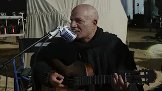 Temuera Morrison sings a song about banthas