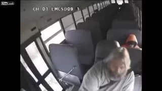 ДТП школьного автобуса в США. Видео со всех ракурсов.