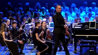 The Young Cracow Philharmonic plays 'Smugi cienia' by Kilar