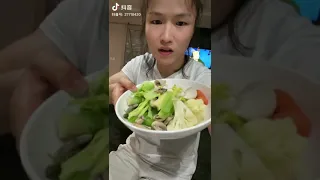 [ENG SUB] Zhang Weili's pre-fight DIET compared to her team before UFC 261