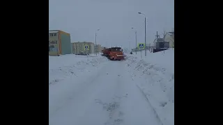 На перекрёстке Монетной - Первой Московской застрял снегоуборщик