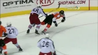 Claude Giroux scores backhander while falling