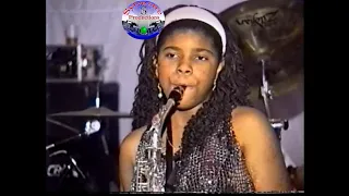 Skah Shah et la petite MAMINA au Sax dans CAROLINE ( RETRO )