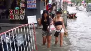 Amazing Thailand Crazy Sexy Pattaya Beach Girls Crossing Flooded Walking Street