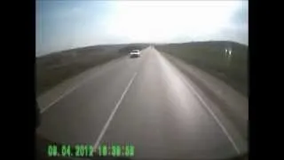 BMW X5 сбил инспектора ДПС BMW X5 shot down a police officer